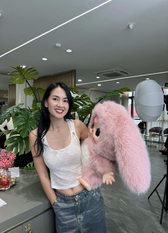 Anh Thư đang có cuộc sống êm ấm, bình yên bên cạnh con trai Tiểu Long.