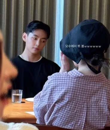 Rộ tin đồn hẹn hò giữa V (BTS) và IU Ảnh 1