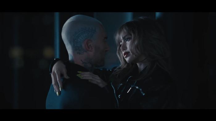 Cú bắt tay giữa Lisa và Maroon 5 không như kỳ vọng Ảnh 4