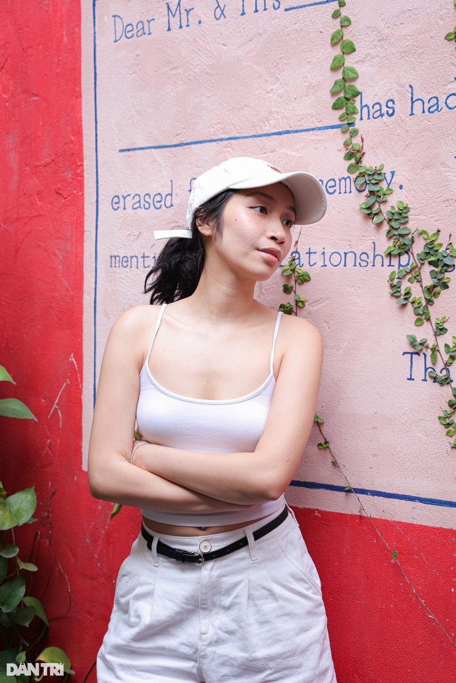 Mỹ Anh cho rằng, dù không đông fan, cô vẫn có chỗ đứng riêng ngành âm nhạc với phong cách chân thật.