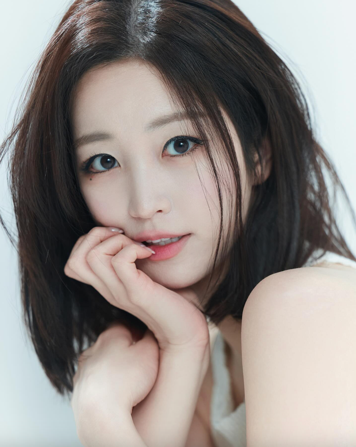Người mẫu Kim Na Jung lộ diện sau một thời gian im lặng vì bê bối đời tư. Ảnh: IGNV
