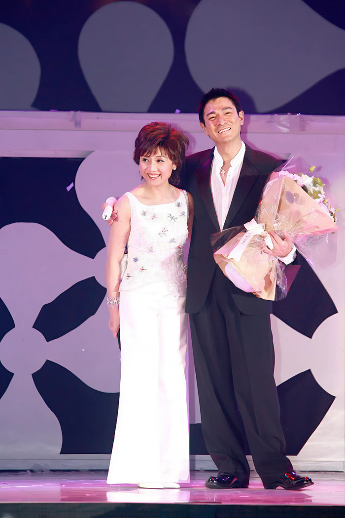 Năm 2006, Trương Đức Lan là khách mời đặc biệt tại buổi hòa nhạc của Lưu Đức Hoa.