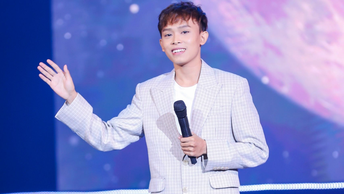 Hồ Văn Cường thừa nhận ngại khi nhận những món quà có giá trị từ fan.