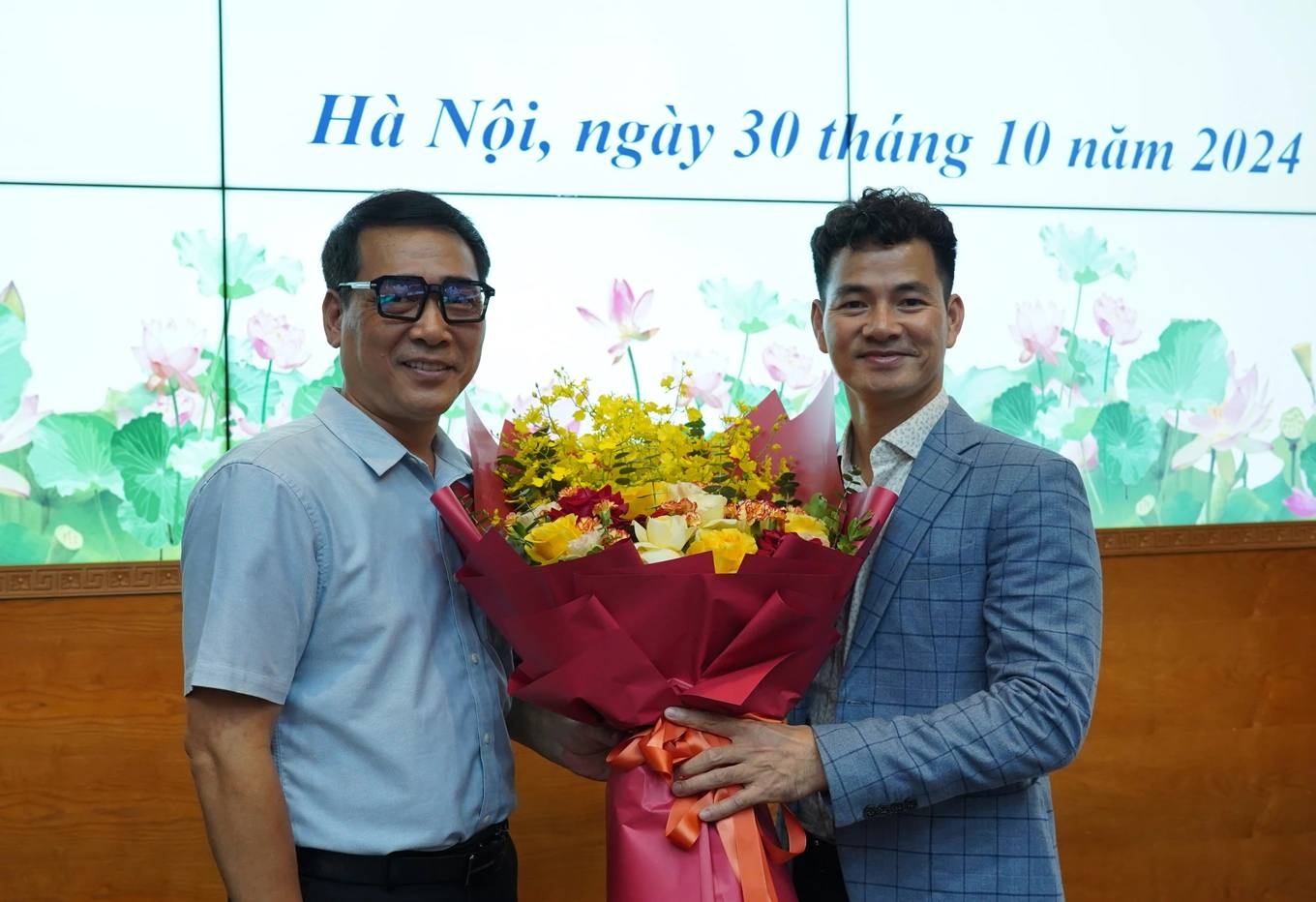 NSƯT Kiều Minh Hiếu (trái) và NSND Xuân Bắc