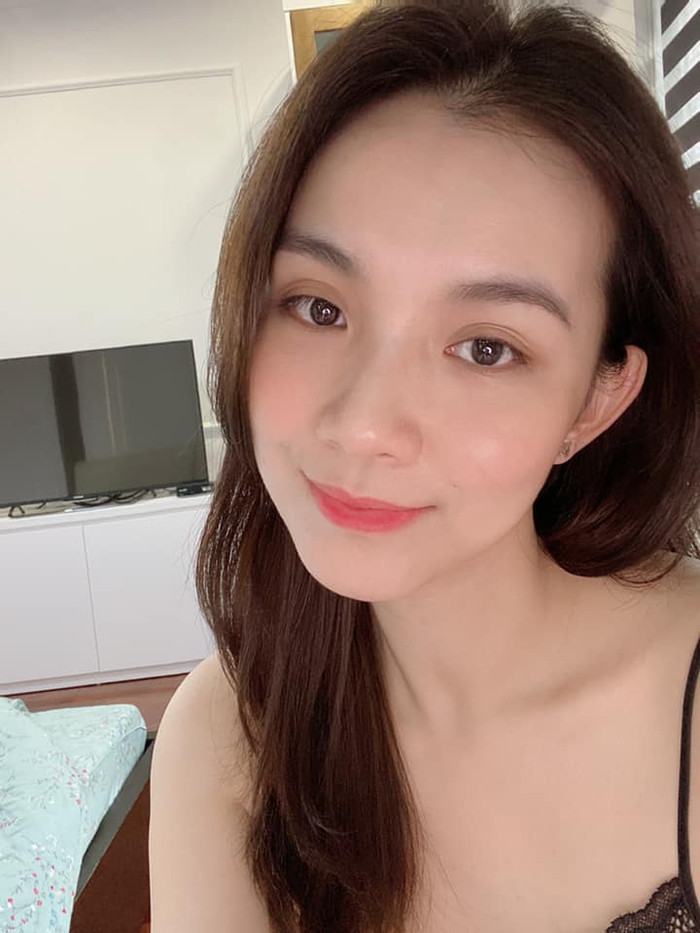Nàng hậu hài hước thú nhận hiện cô 'nhỏ bé' nhất nhà vì chồng và 2 con đều có chiều cao vượt trội.