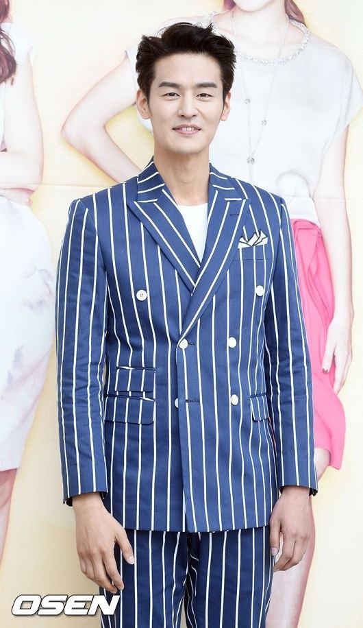 Yoon Jong Hwa từng đóng phim truyền hình Gia đình đá quý.