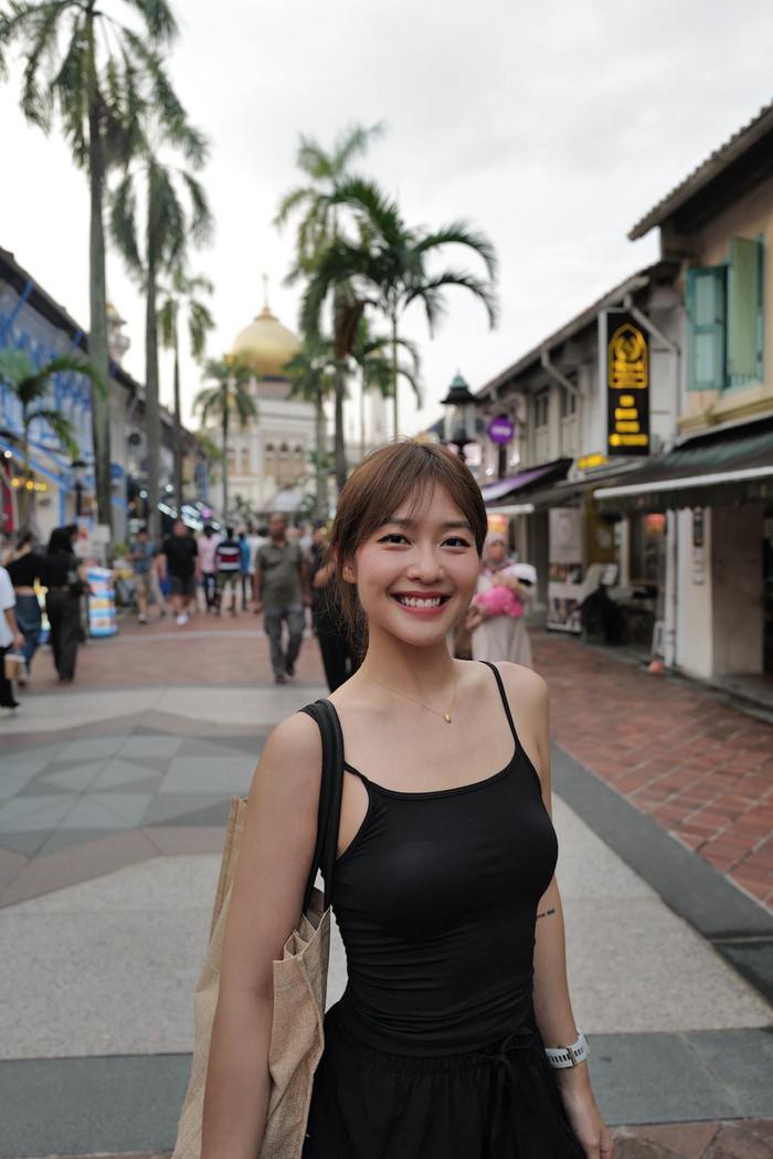 Khả Ngân chinh phục khán giả bằng lối diễn xuất tự nhiên và gần gũi.