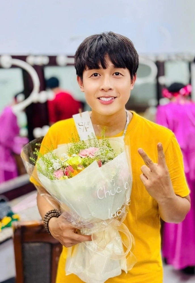 Thông tin Hòa Hiệp có vợ ở tuổi 43 nhận được sự quan tâm đặc biệt từ công chúng. (Ảnh FBNV)