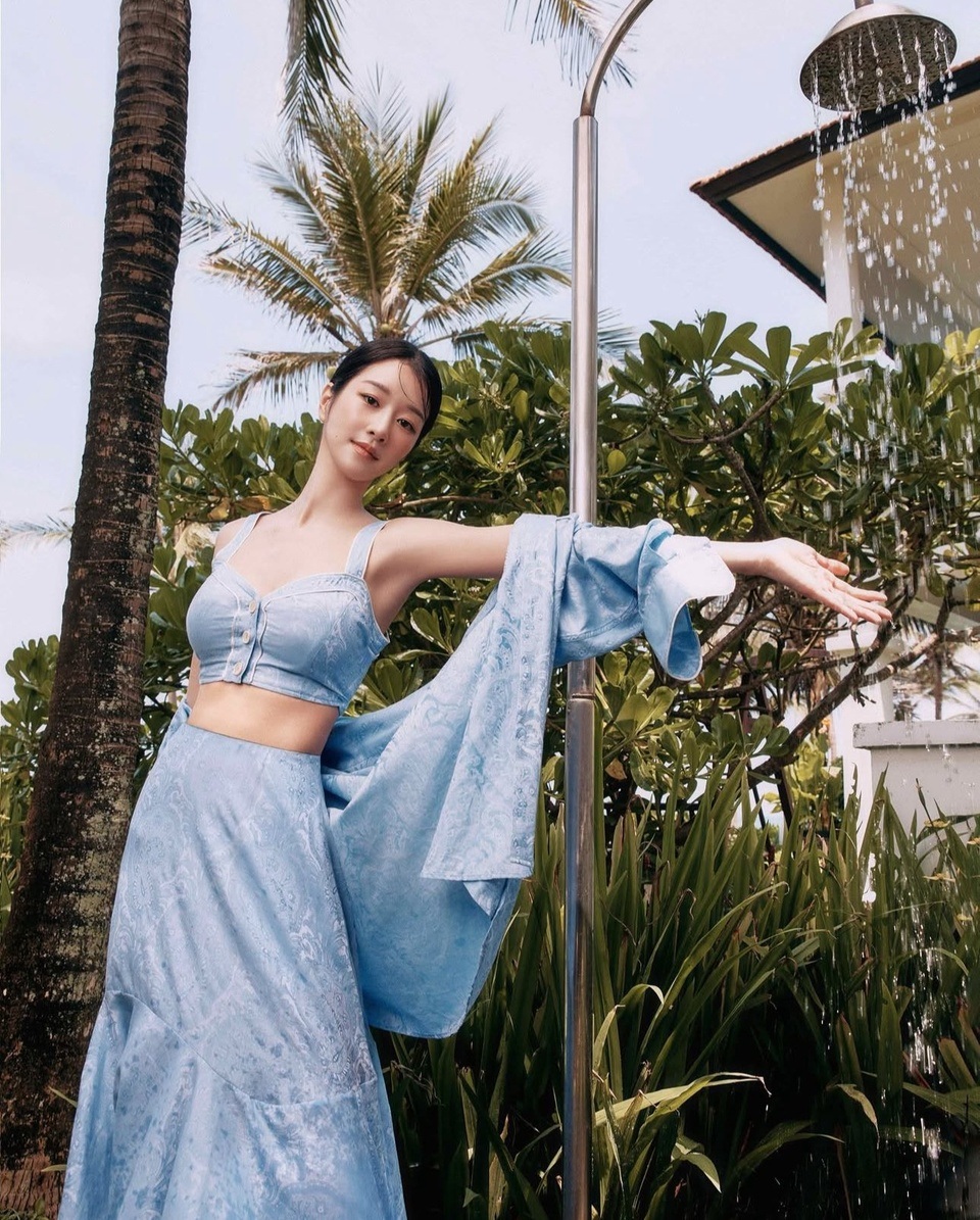 Seo Ye Ji trong trang phục mùa hè