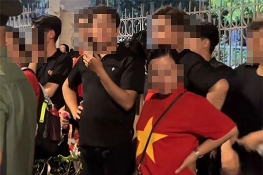 Siêu mẫu Hà Anh lên tiếng việc nam sinh viên vô lễ với cựu chiến binh