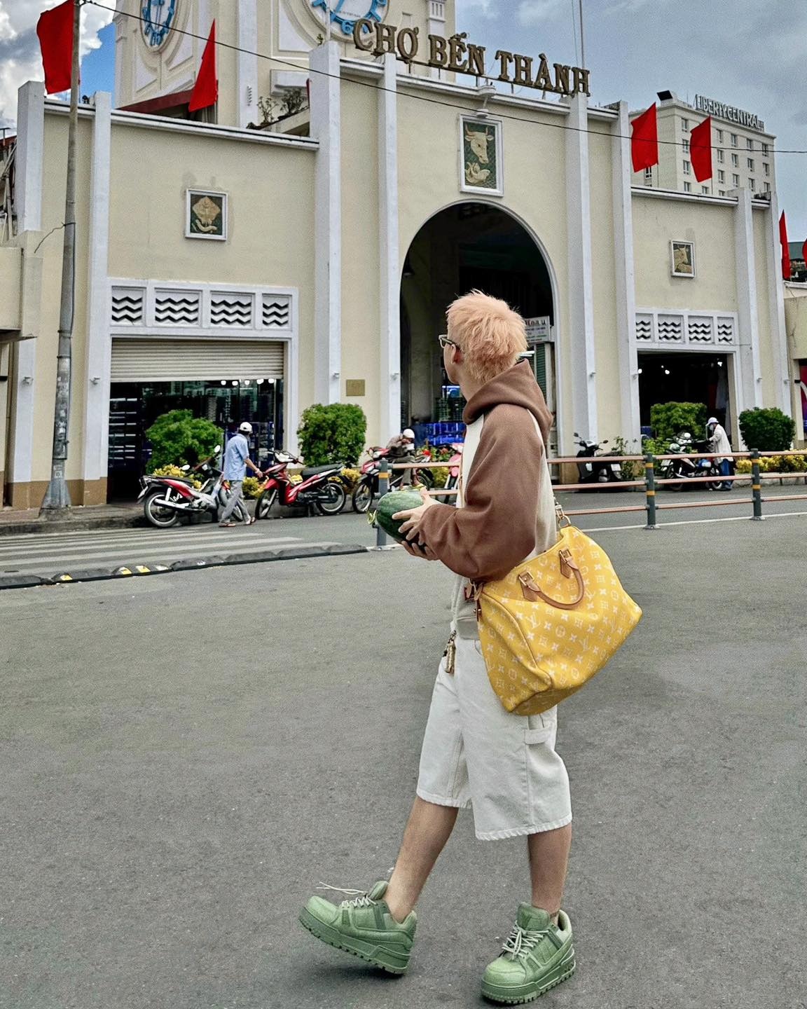 Sơn Tùng M-TP đeo đồng hồ Rolex