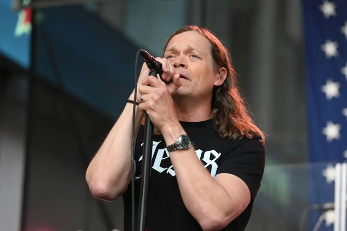 Đồng nghiệp ủng hộ Brad Arnold