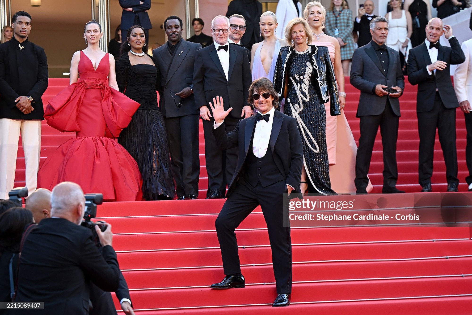 Tom Cruise chào fan