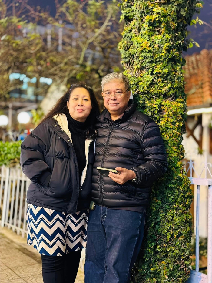 Sau nhiều thăng trầm, hiện Lê Tuấn Anh có hôn nhân viên mãn bên NSND Hồng Vân.