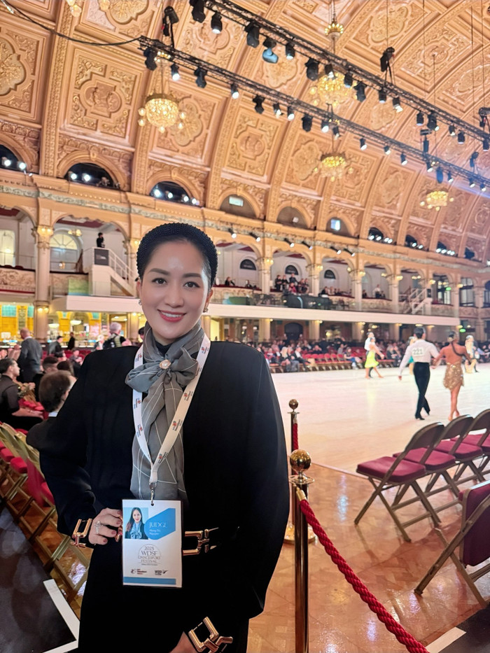 Khánh Thi khá bận rộn, cô thường đi có nhiều lịch trình công việc ở trong và ngoài nước. Ảnh: FBNV