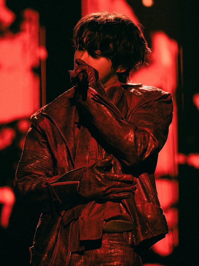 Concert encore của J-Hope cháy vé, fan 'đặt cược' vào màn tái hợp BTS Ảnh 2