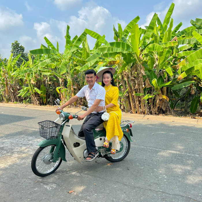 Nam nghệ sĩ hiện có hôn nhân viên mãn bên vợ trẻ.