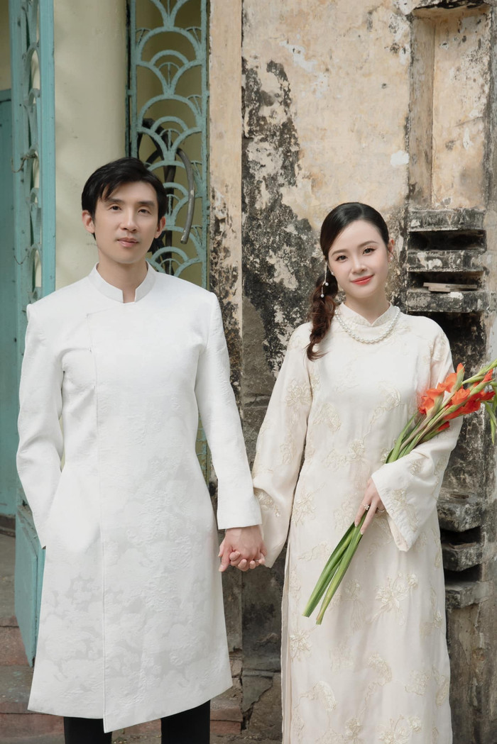 Midu và chồng chụp ảnh vào dịp Tết Nguyên đán năm nay.
