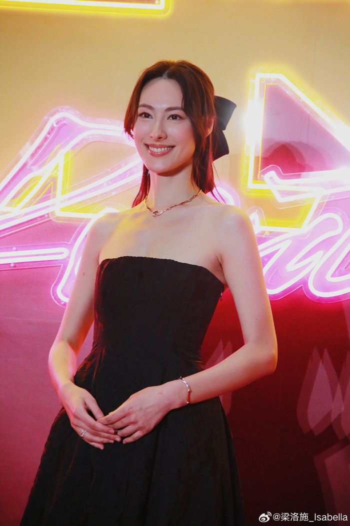 Nữ diễn viên nhận được khối tài sản khủng sau khi chia tay tình cũ. (Ảnh: Weibo)