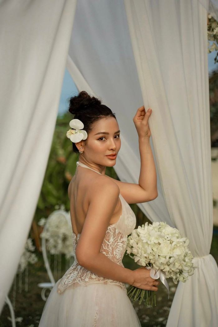 Sau sinh con, Phương Trinh Jolie chăm mặc hở để khoe triệt để hình thể nóng bỏng. (Ảnh: FBNV)