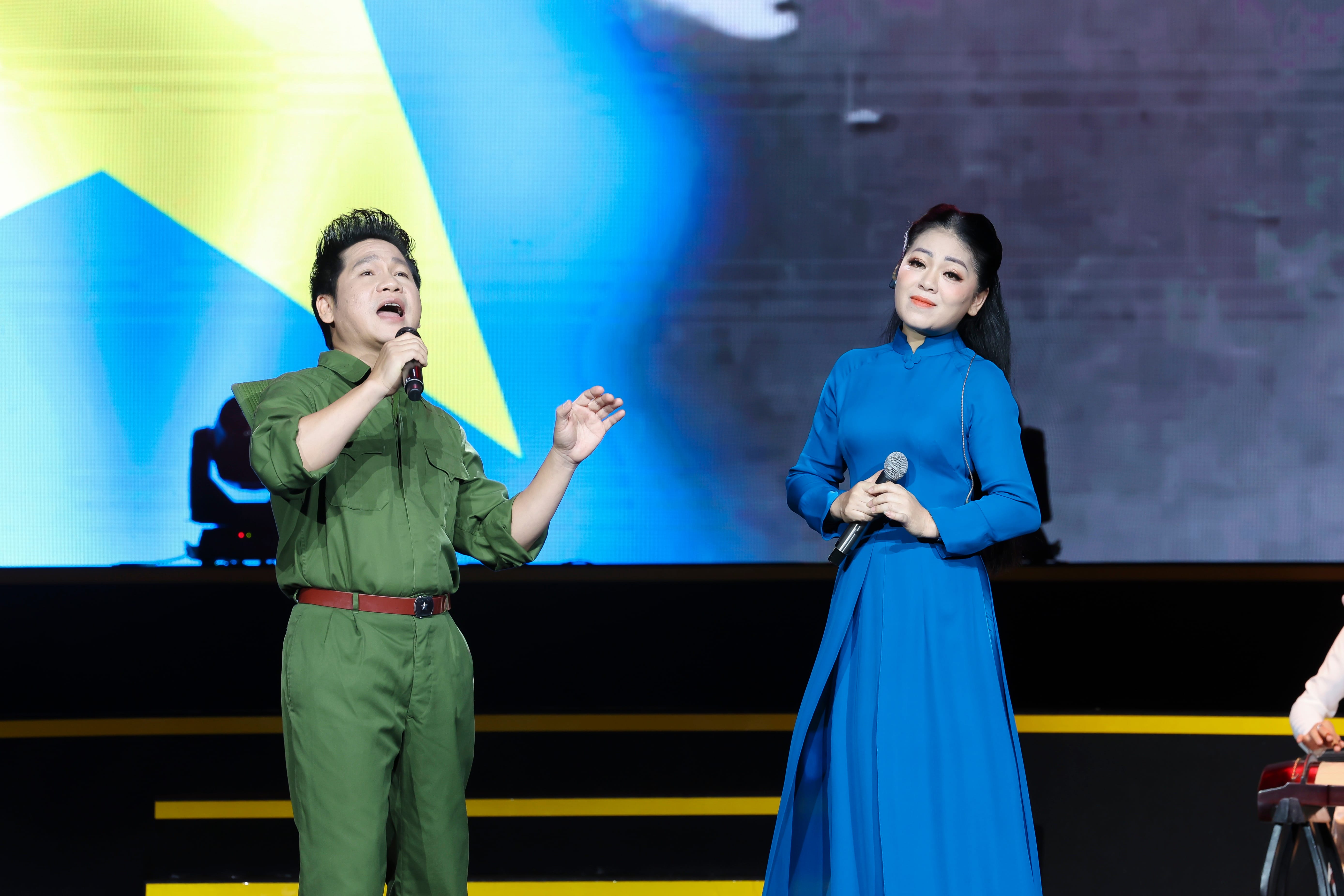 Tam ca nhạc đỏ mặc áo lính, hát ngợi ca đất nước - 2