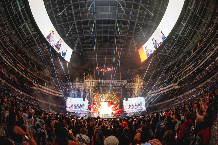Stray Kids biểu diễn
