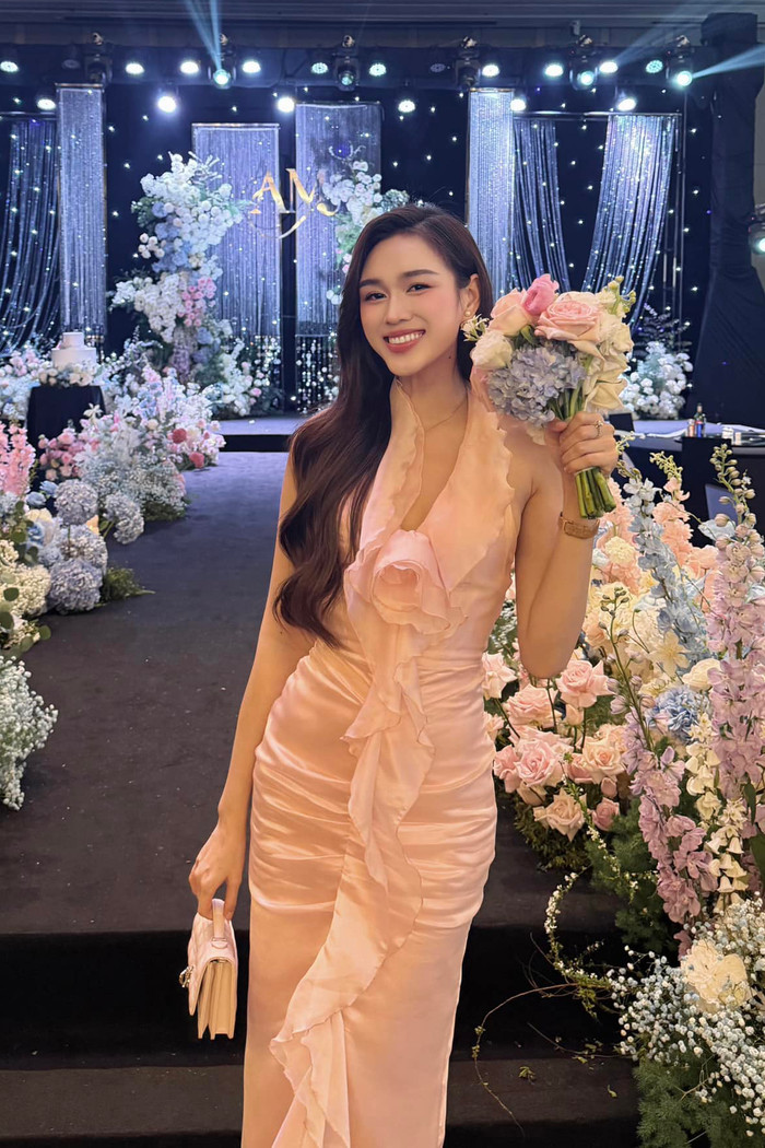 Việc Hoa hậu Đỗ Thị Hà vướng tin đồn hẹn hò với bạn trai thiếu gia bên cạnh những lời khen, chúc phúc thì đâu đó vẫn có những bình luận tiêu cực. (Ảnh: FBNV)