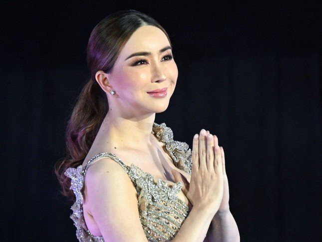 Bà Anne Jakrajutatip từ chức tại JKN - công ty đã thành công thu mua Miss Universe. (Ảnh tổng hợp)