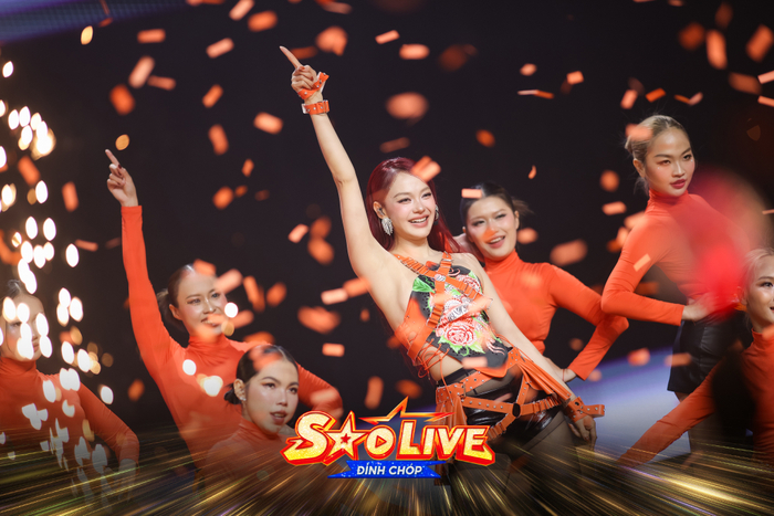 Sự xuất hiện của Minh Hằng bùng nổ cả khán đài Sao Live Đỉnh Chóp.