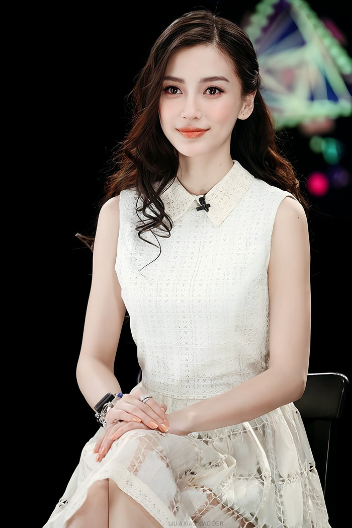 Angelababy chật vật sau khi đến theo dõi show diễn của Lisa tại câu lạc bộ thoát y ở Pháp từ năm 2023.
