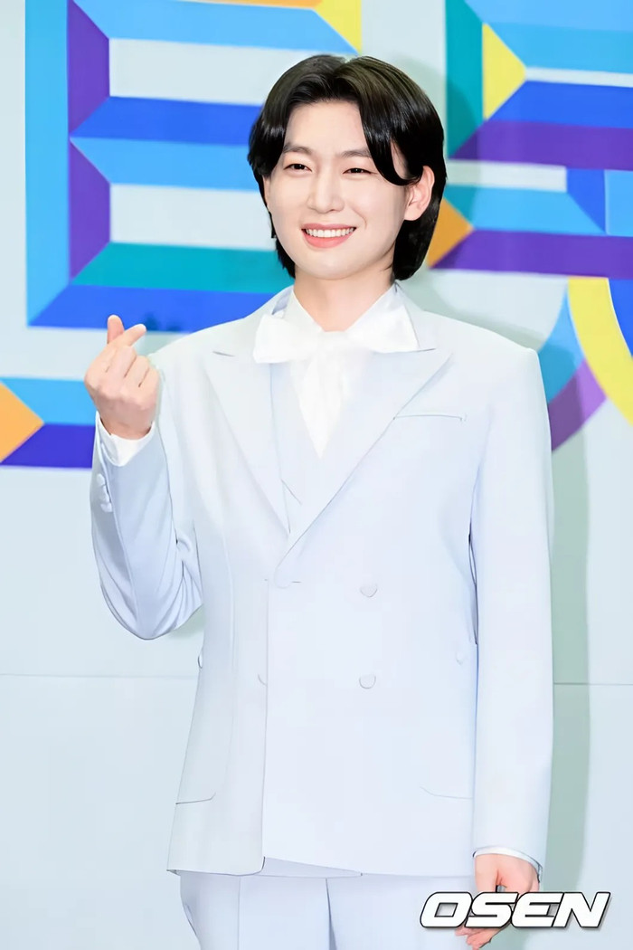 Chàng trai từng từ chối gia nhập đội hình SHINee nay là ca sĩ nổi tiếng với kỷ lục đáng nể Ảnh 4
