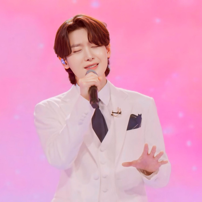 Chàng trai từng từ chối gia nhập đội hình SHINee nay là ca sĩ nổi tiếng với kỷ lục đáng nể Ảnh 3