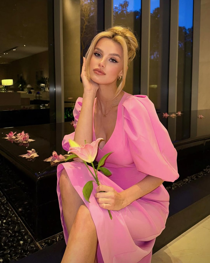 Krystyna Pyszková trao vương miện cho người kế nhiệm