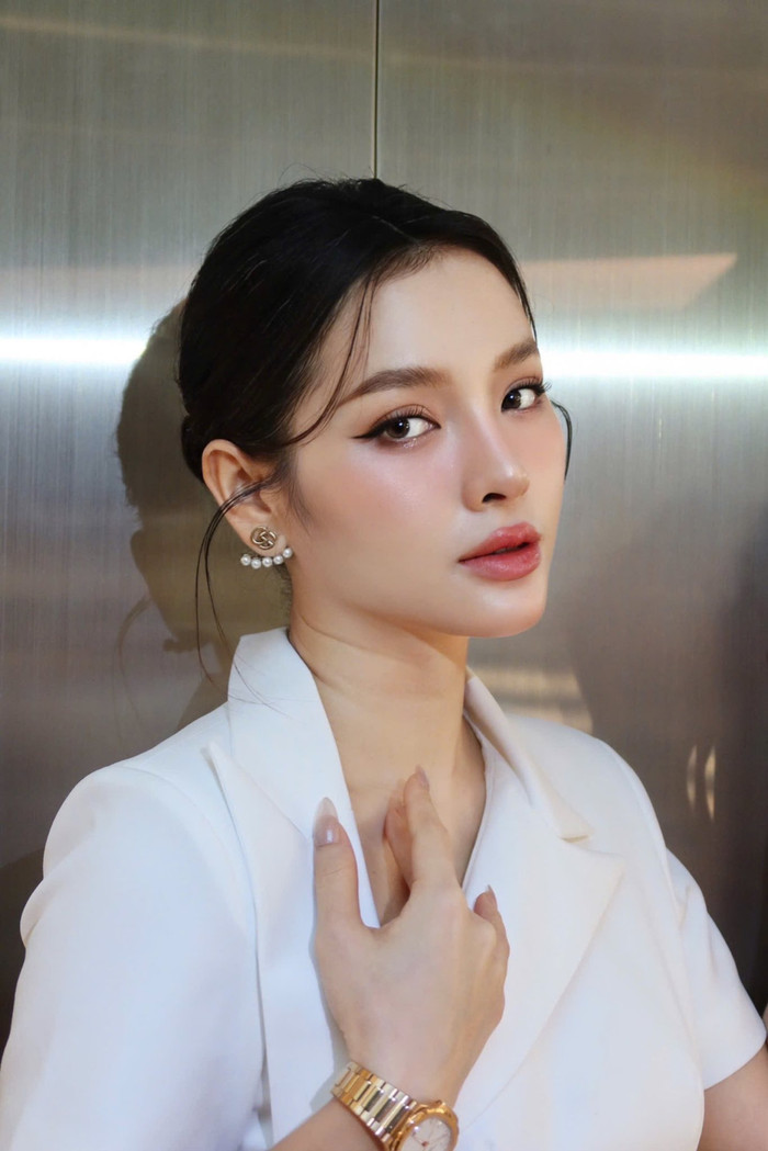 Phương Trinh Jolie hiếm khi hoạt động nghệ thuật sau khi kết hôn.