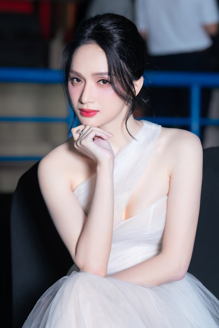 Hương Giang cho biết cả Lệ Quyên và Hồ Ngọc Hà đều đồng ý biểu diễn dù biết có sự xuất hiện của đối phương. (Ảnh: FBNV)