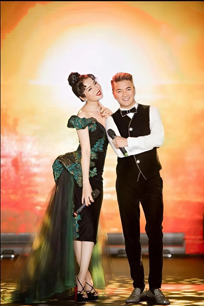 Đàm Vĩnh Hưng cho biết Lệ Quyên hết lòng hỗ trợ, sẵn sàng đổi vé máy bay để biểu diễn trong đêm nhạc của anh.