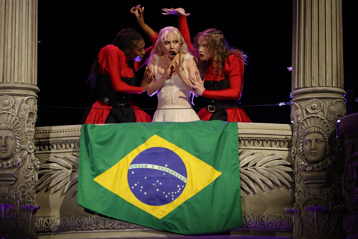 Lady Gaga lập kỷ lục Guinness với đêm diễn thu hút 2,5 triệu khán giả Ảnh 2